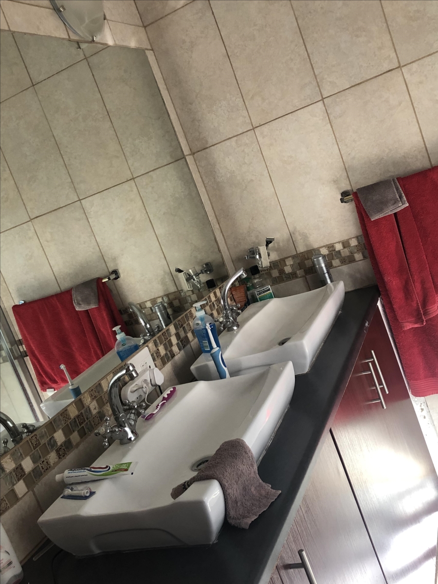 5 Bedroom Property for Sale in Rustenburg Rural North West